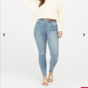 SPANX NWOT Ankle Skinny Jeans In Light Vintage Wash Women’s Medium Distressed